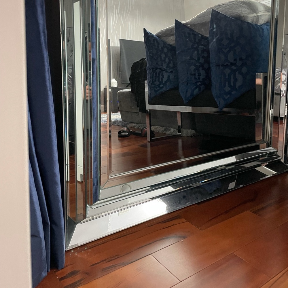 Leaner wall mirror